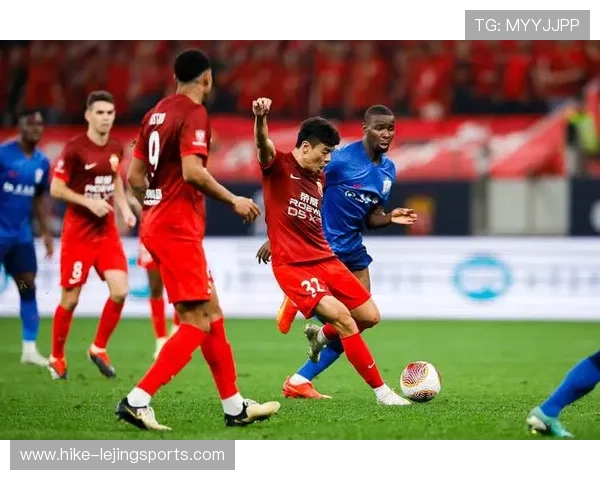 足球球星火带领球队逆转奇迹创造赛场激情时刻震撼全场